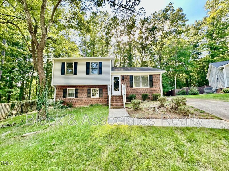 Primary Photo - 103 Carriole Ct