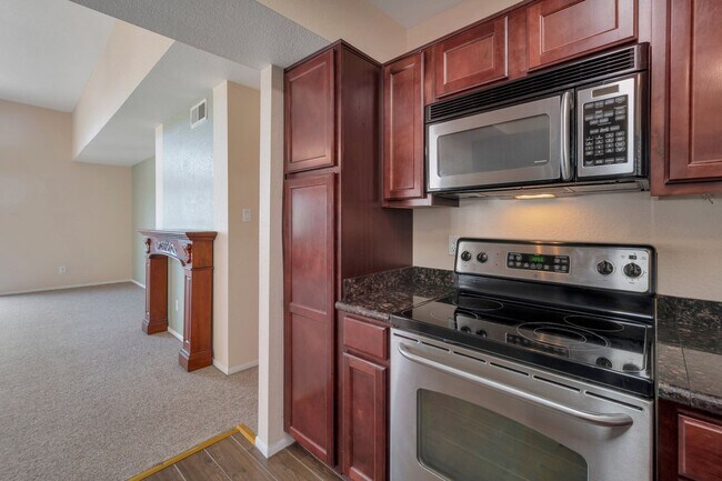 Building Photo - Stunning 2-bedroom, 2-bathroom house located in the desirable area of Scottsdale, AZ.