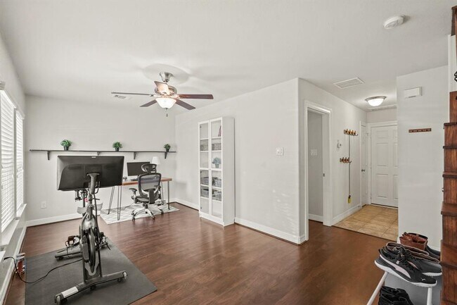 Building Photo - 10020 Spring Shadows Park Cir