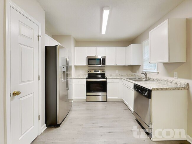 Building Photo - 105 Pinto Ln