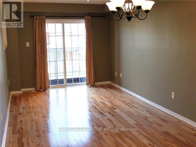 Photo du bâtiment - 2321 Saddlecreek Crescent