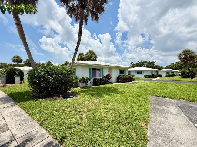 Foto del edificio - Water & Cable Included • 55+ Community - C...