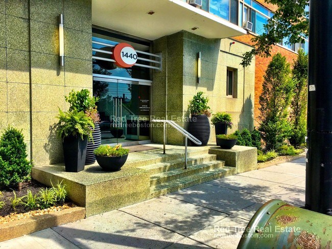 Foto del edificio - 1440 Beacon St
