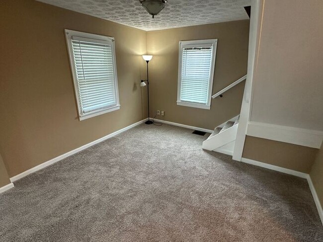 Building Photo - Fantastic home near downtown Blue Ash!