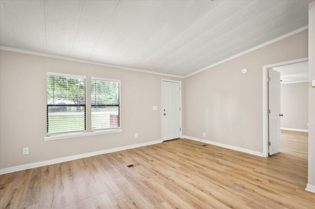 Building Photo - Charming Westside Retreat: 3 Bedroom Home