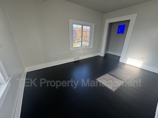 Building Photo - 210 Dewey Ave