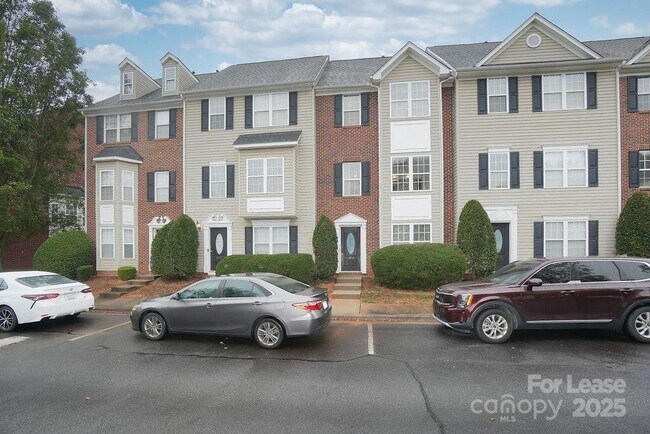 Foto del edificio - 9858 Treeside Ln