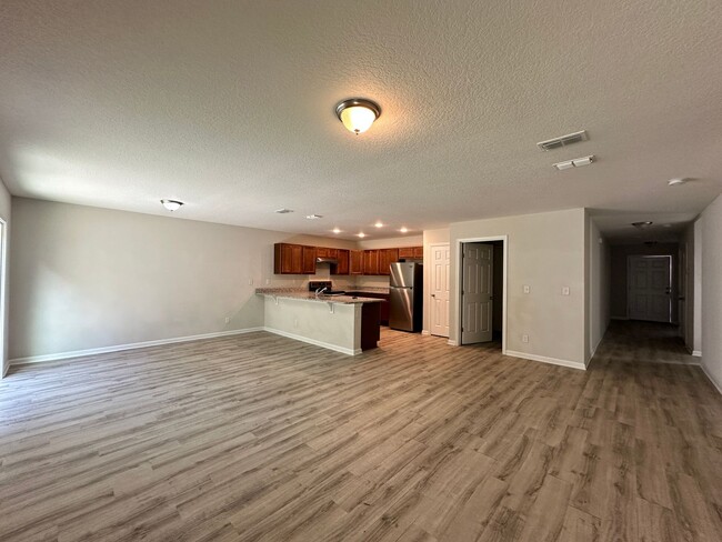 Foto del edificio - Pritchard Point - Three Bedroom Home