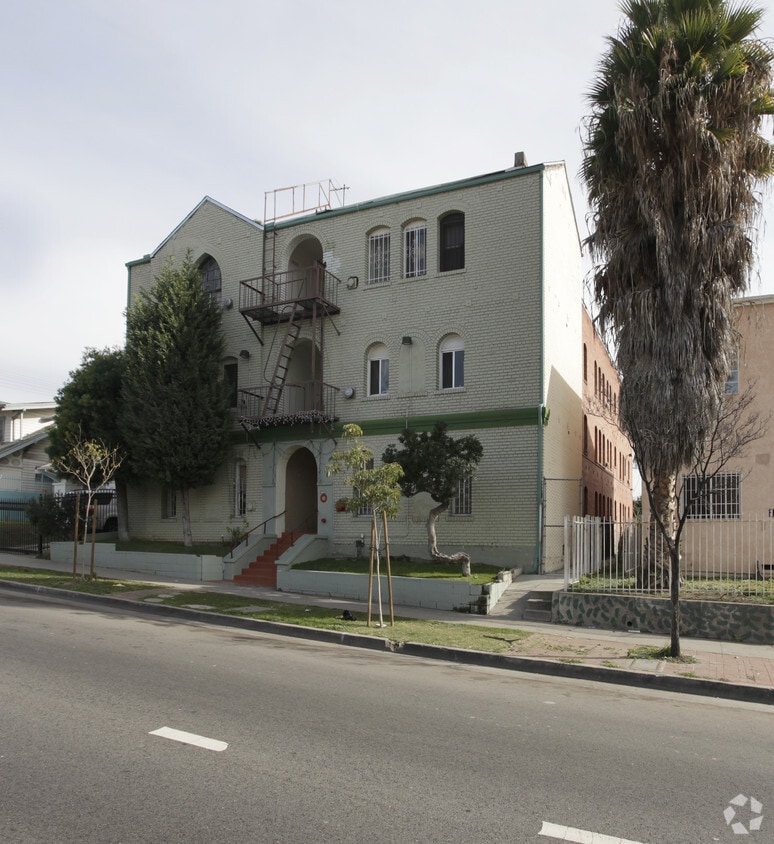 Primary Photo - 142 N Rampart Blvd