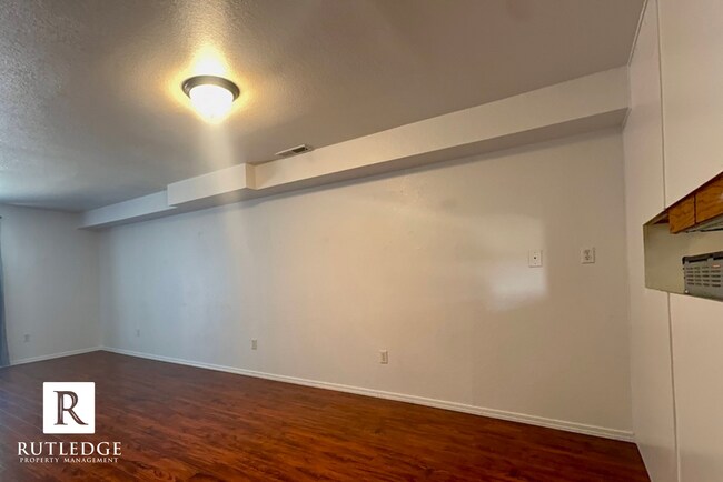 Building Photo - 826 Bennett Ave