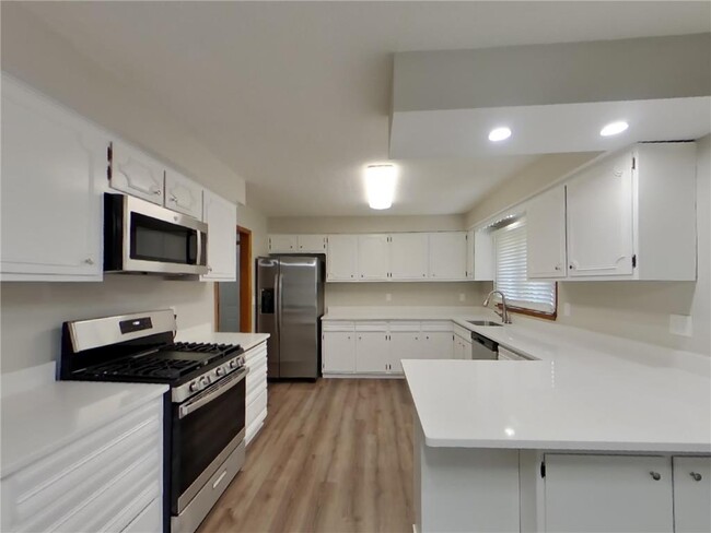 Foto del edificio - 14020 Raven St NW