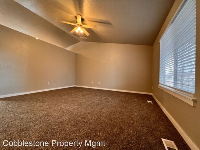 Building Photo - 4 br, 2.5 bath House - 18359 Admiral Way
