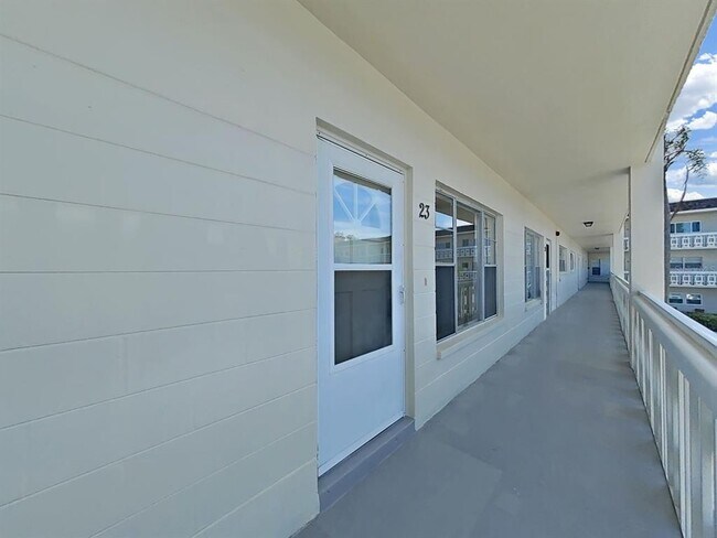 Foto del edificio - 2451 Canadian Way