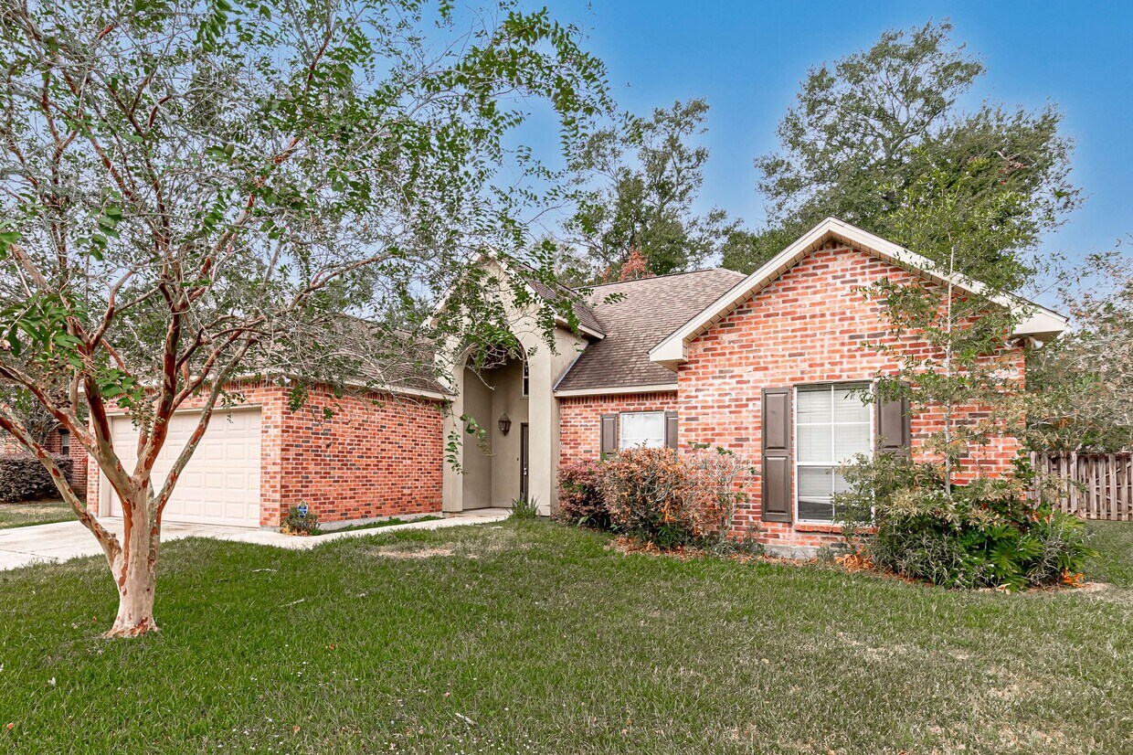 27011 Regency Park Dr, Denham Springs, LA 70726 House Rental in