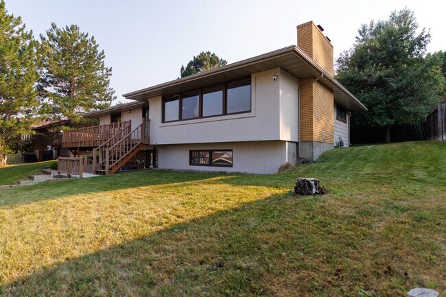 Foto del edificio - 2750 Greenbriar Dr