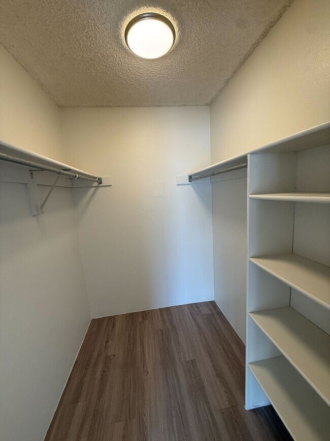 Building Photo - 2 Bedroom 1 Bath with Loft Available NOW!!...