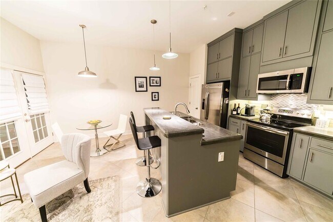 Building Photo - 1011 Studemont St