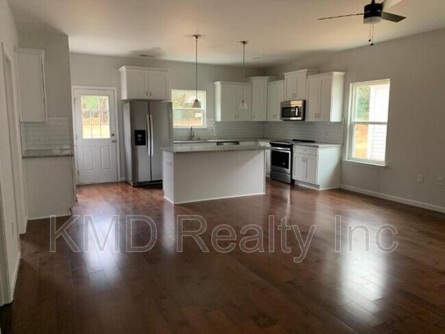 Building Photo - 633 Northway Dr