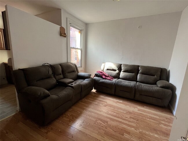 Foto del edificio - 103-06 Liberty Ave