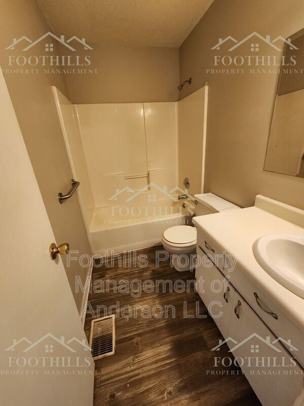 Building Photo - 108 Woodland Dr