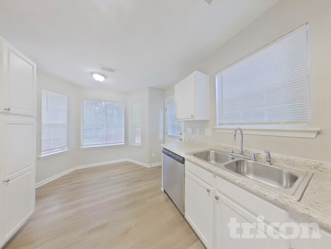 Building Photo - 262 Stonewood Dr