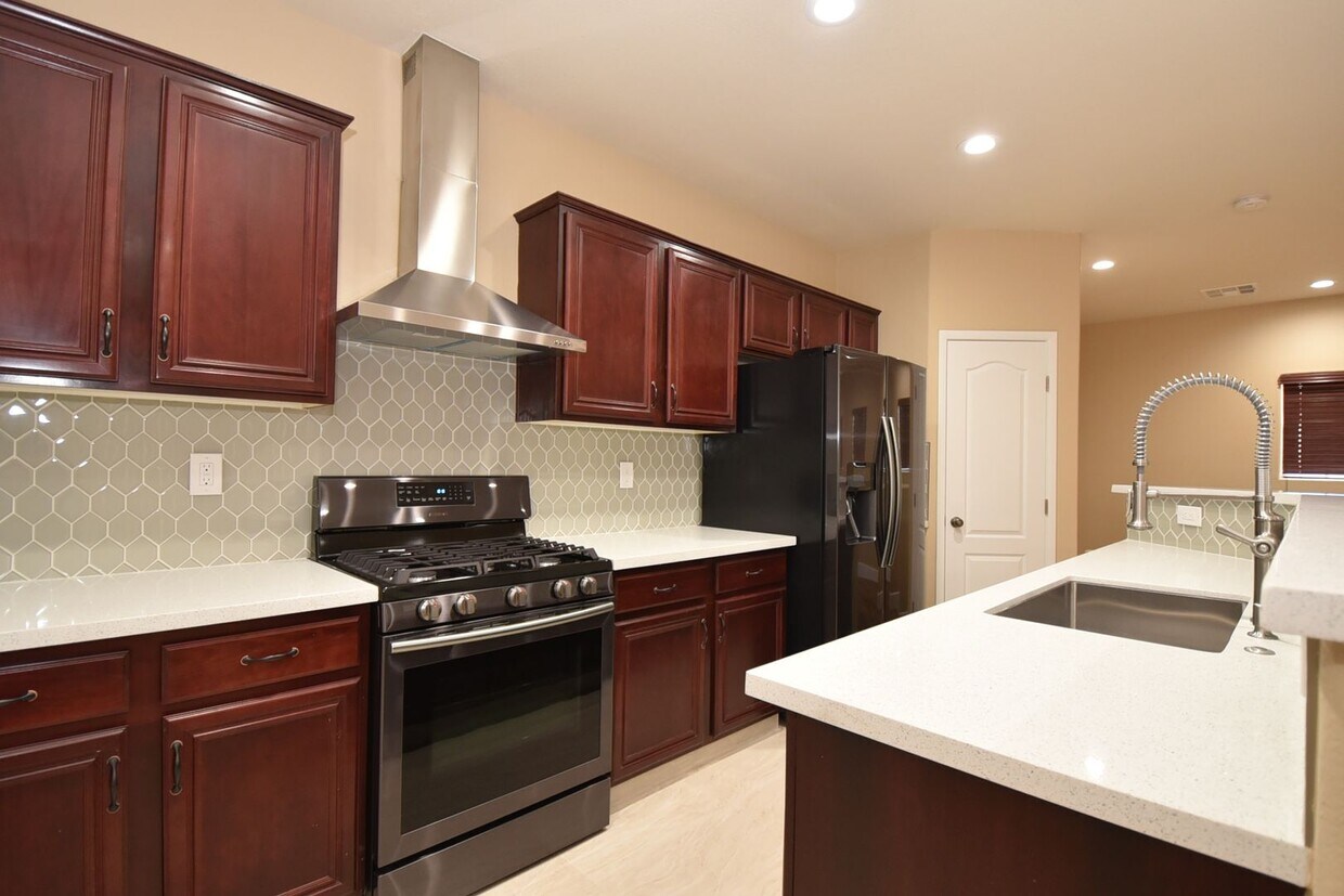 Foto principal - Discover Your Dream Home in This Stylishly...