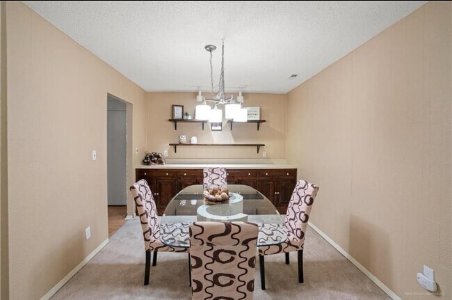 Dinning Room - 1037 Village Round