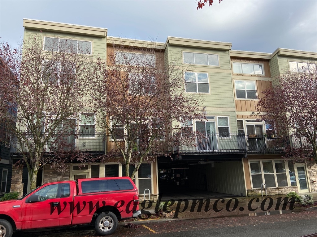 Primary Photo - 7520 SE Milwaukie Ave