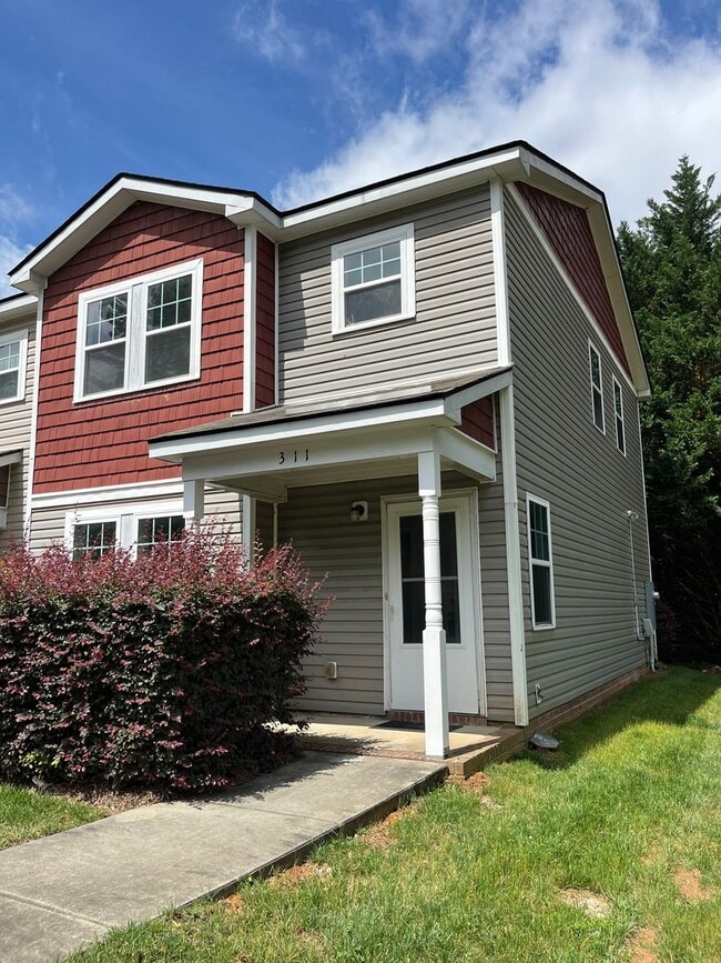 Refreshed 3 Bedroom End Unit Townhome near... - Refreshed 3 Bedroom End Unit Townhome near...