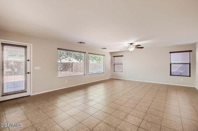 Building Photo - 40352 W Novak Ln