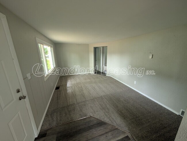 Foto del edificio - Completely Renovated 3-Bedroom Ranch with Detached Garage