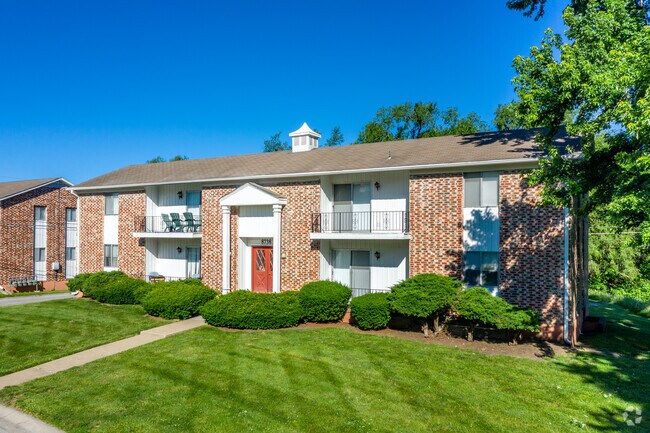 Colonial Gardens/Cherbourg Apartments - Overland Park, KS | Apartments.com