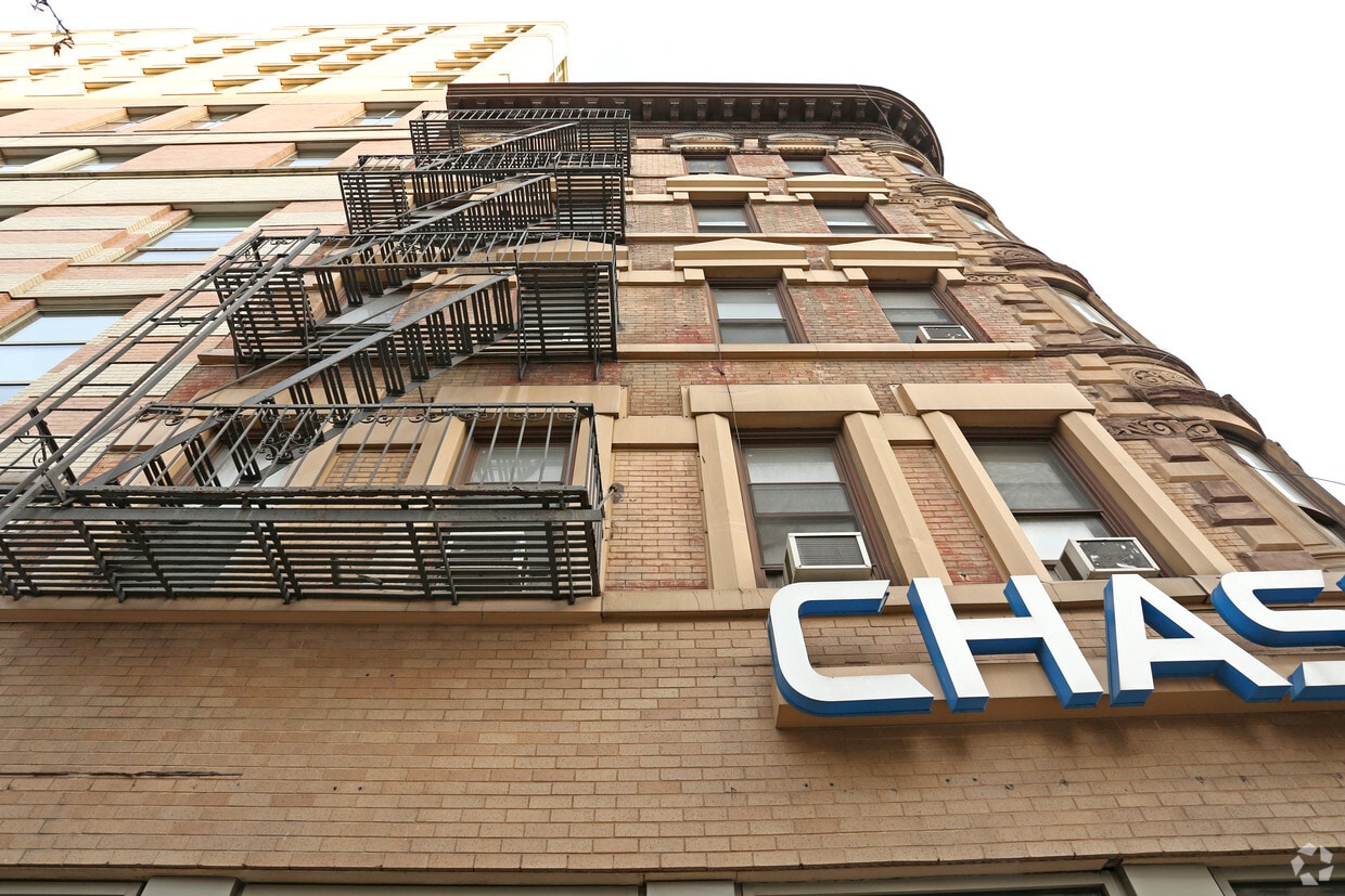 Building Photo - 255-261 W 109th St