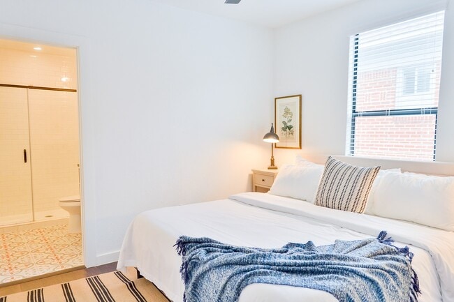 Building Photo - 2300 Stanford St