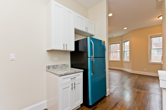 Foto del edificio - 2619 N Southport Ave