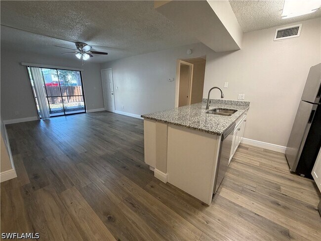 Foto del edificio - 5307 Summerlin Rd