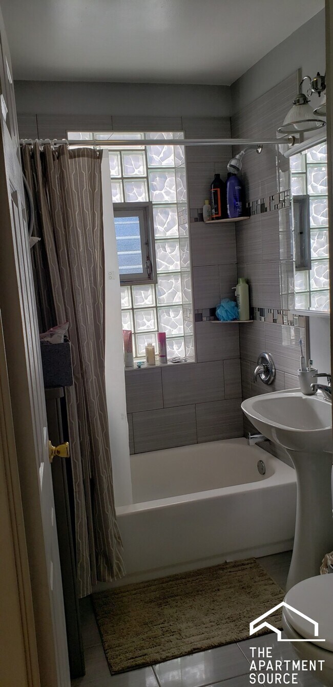 Foto del edificio - 4512 N Laporte Ave