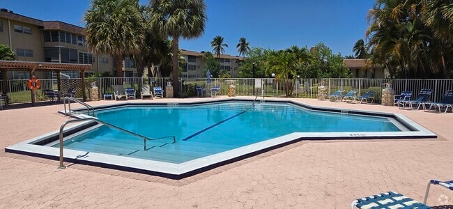 Building Photo - 5031 W Oakland Park Blvd