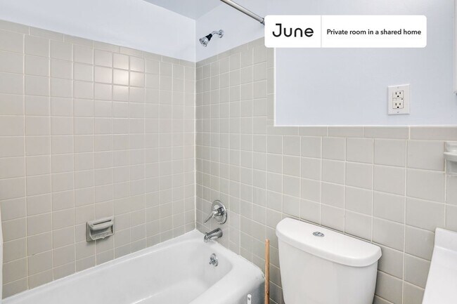 Foto del edificio - Room in Shared 7 bed/3.5 bath home