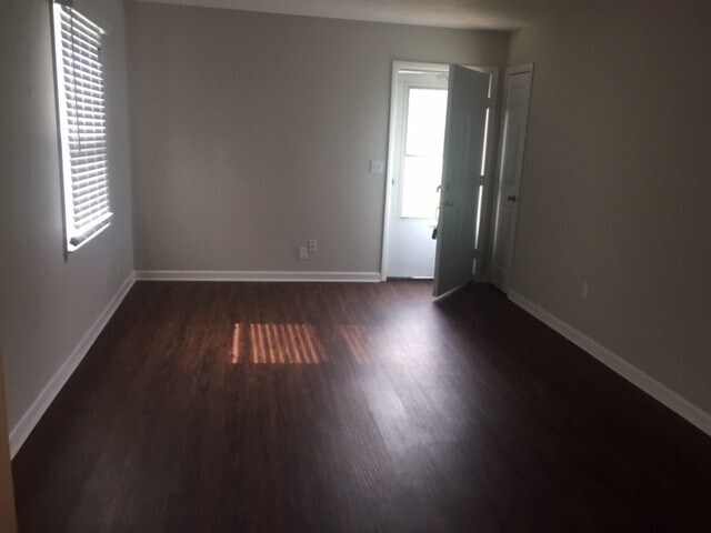 Building Photo - 741 Trail Dr