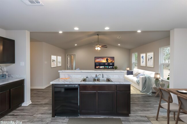 Foto del edificio - 5096 Woodstream Dr