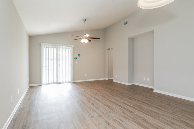 Building Photo - 226 Dover Bluff Dr