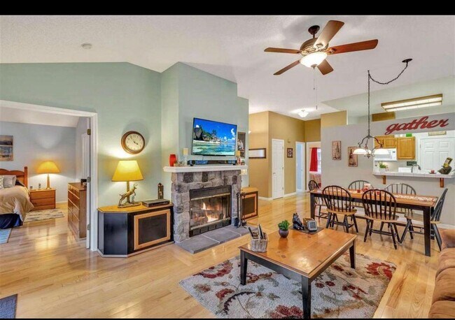 Sala-Comedor 1 - 82 Sequoia Cir