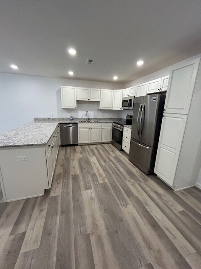 Foto del edificio - Duplexes Now Available!