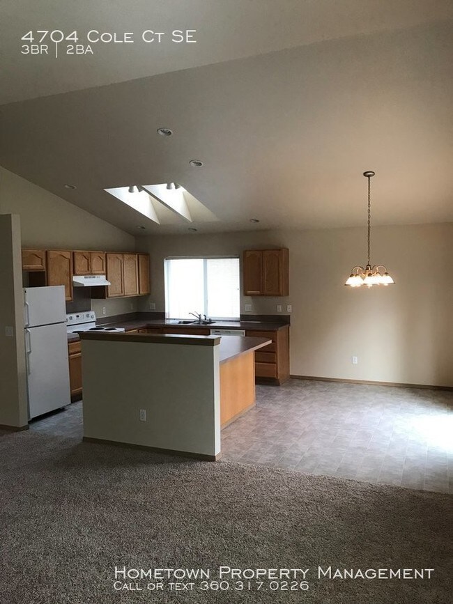 Building Photo - Spacious 3 Bedroom Rambler!