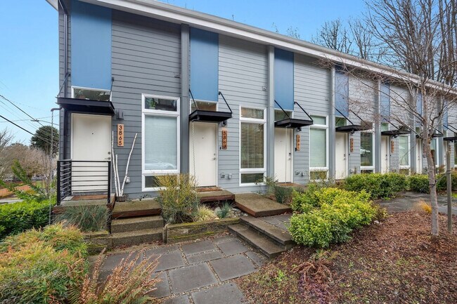 Foto del edificio - 3843 21st Ave SW