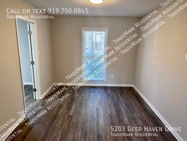 Foto del edificio - 5203 Deer Haven Dr