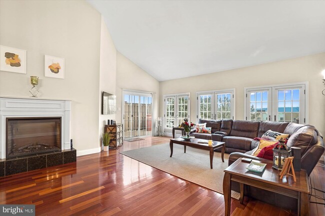 Building Photo - 406 Oak Hill Ln