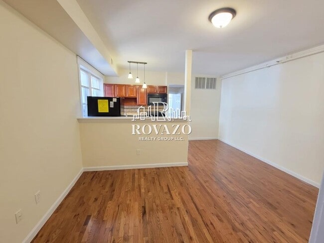 Building Photo - 1305 Clinton Ave