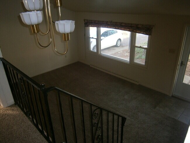 Building Photo - 3 Bedroom House in York Suburban School Di...